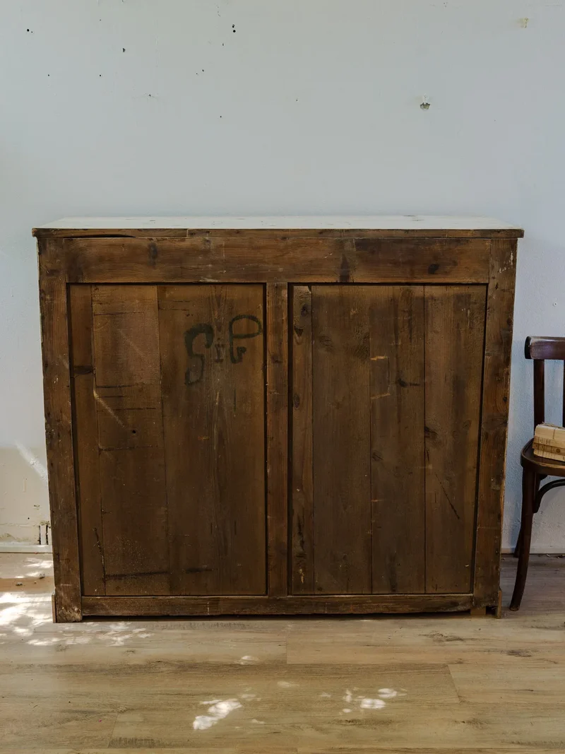 Gilbert, le grand buffet en bois kaki N°1495