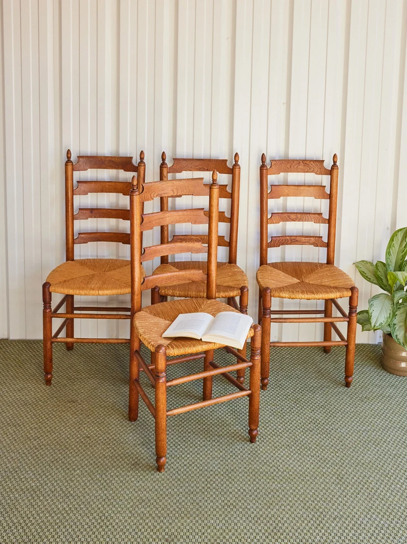 Claude, le lot de 4 chaises en bois N°1132