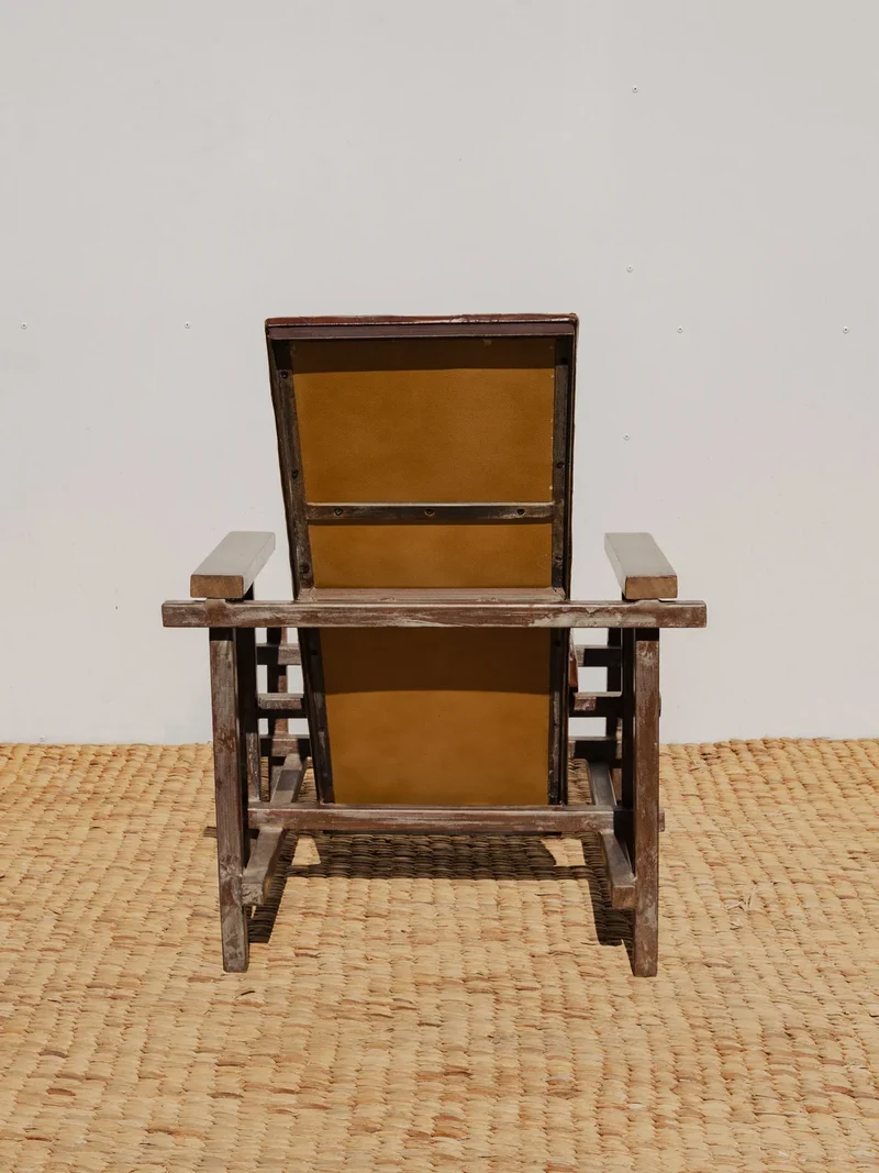 Ernest, le fauteuil en bois et cuir N°881