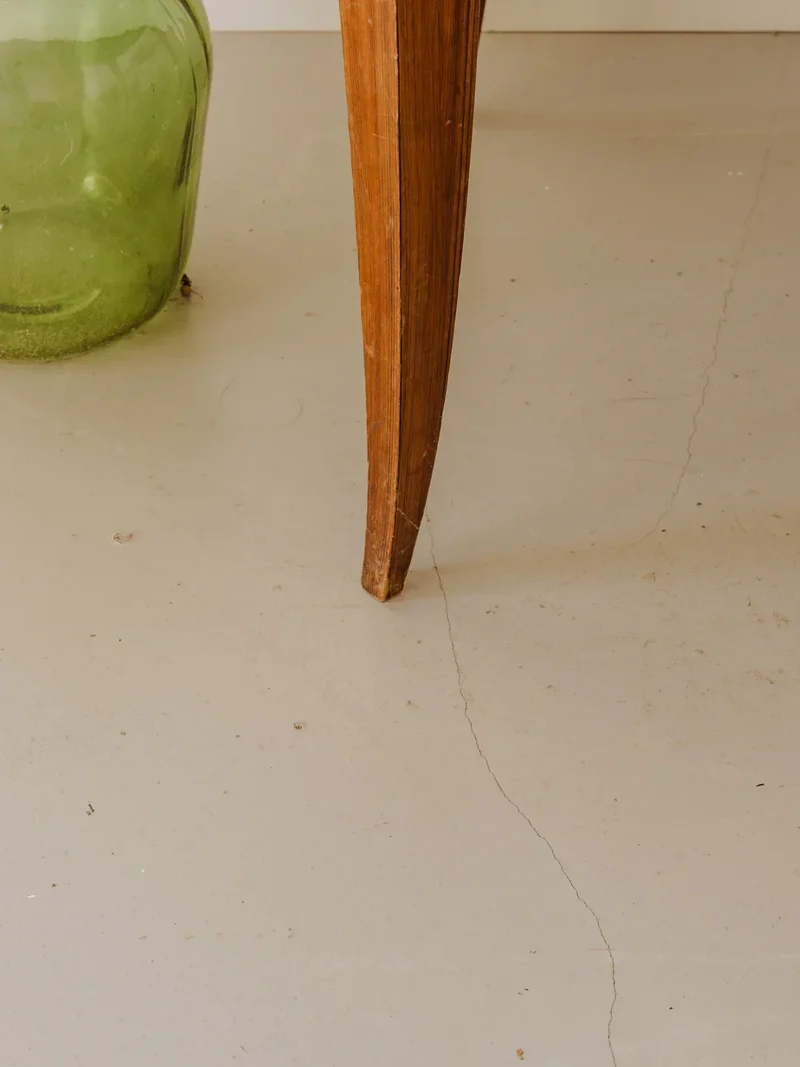 Hanna, la table d'appoint en bois et verre N°1289