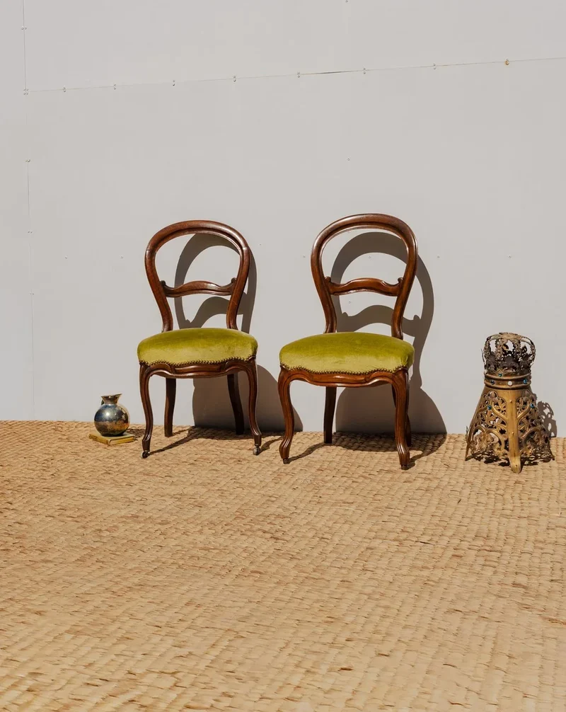 Claude, la paire de chaises Louis-Philippe en bois N°1141