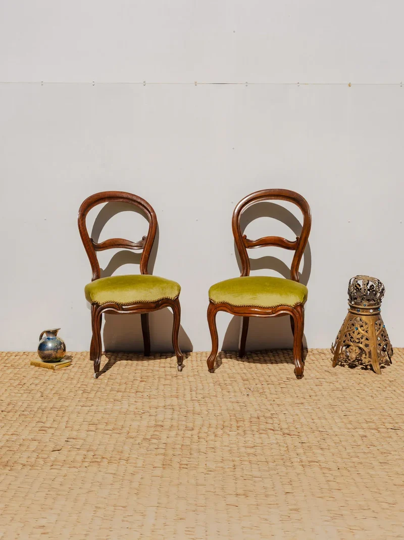 Claude, la paire de chaises Louis-Philippe en bois N°1141