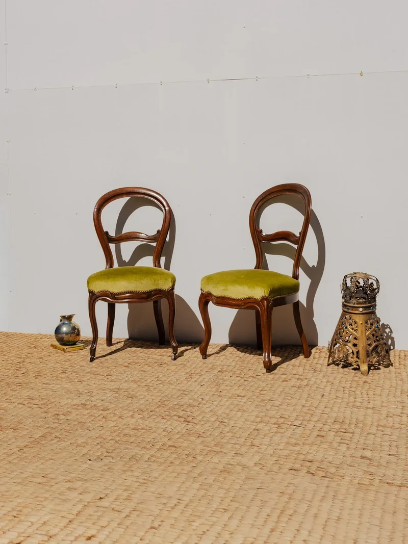Claude, la paire de chaises Louis-Philippe en bois N°1141