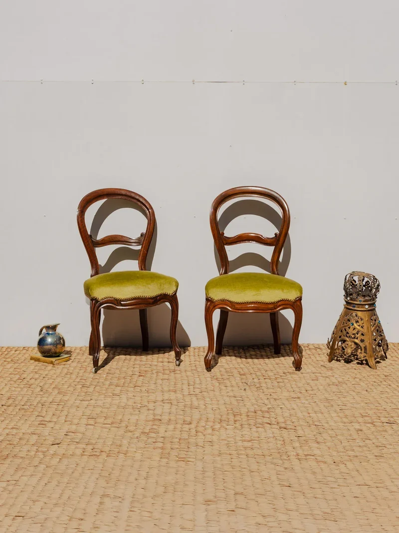 Claude, la paire de chaises Louis-Philippe en bois N°1141