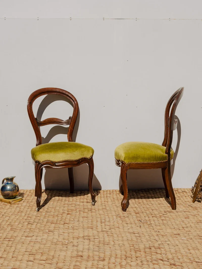 Claude, la paire de chaises Louis-Philippe en bois N°1141