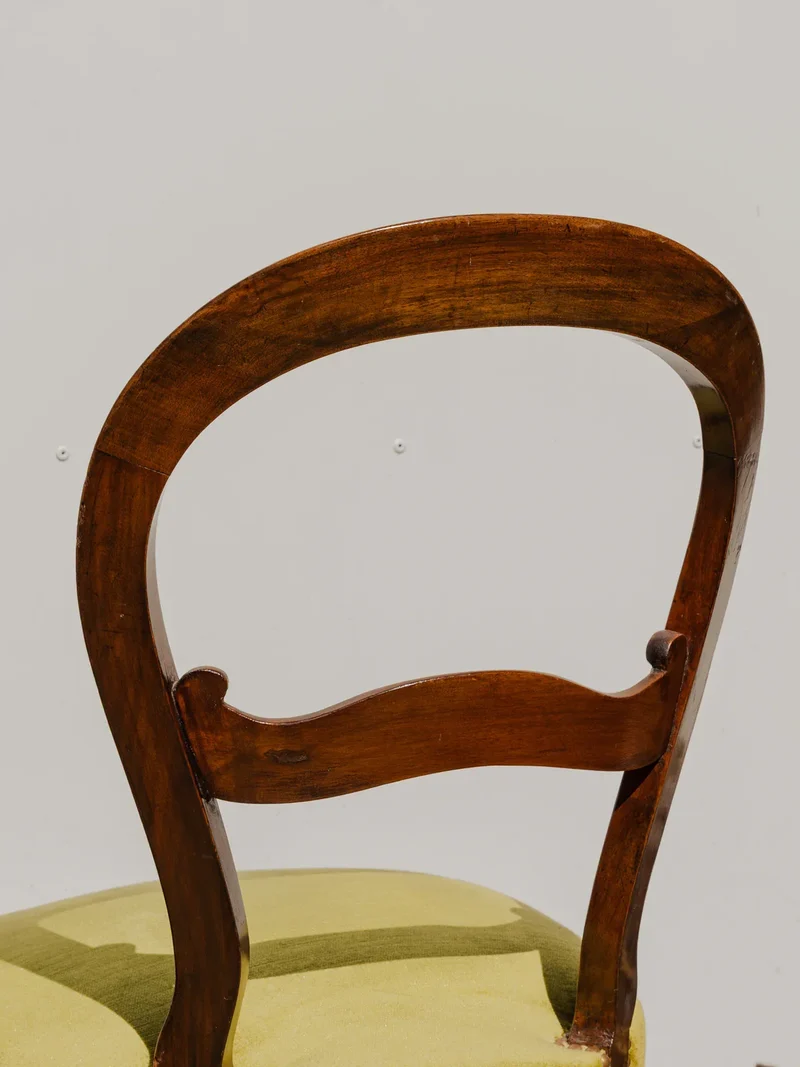 Claude, la paire de chaises Louis-Philippe en bois N°1141