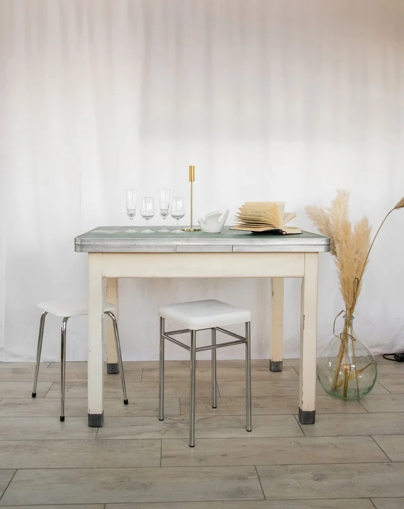 Romy, la table à manger vintage en bois N°571