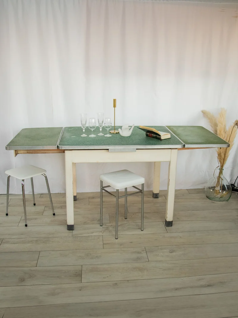 Romy, la table à manger vintage en bois N°571