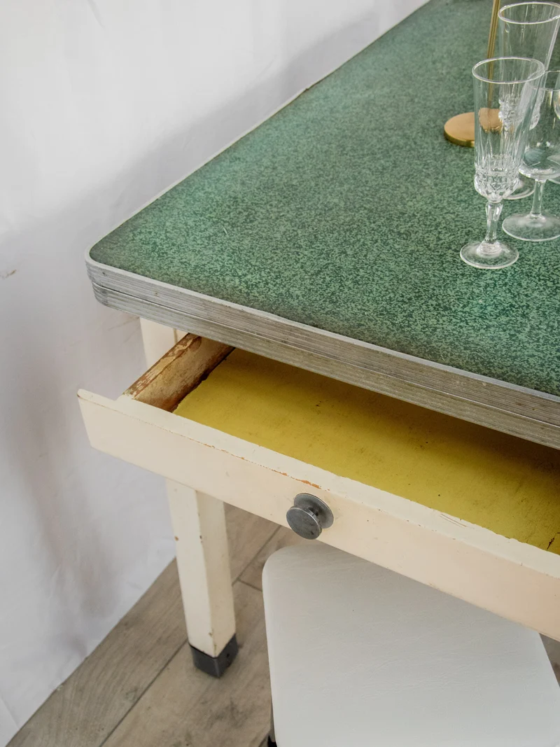 Romy, la table à manger vintage en bois N°571