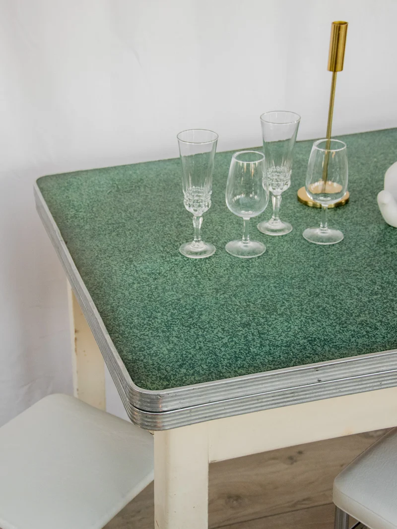 Romy, la table à manger vintage en bois N°571
