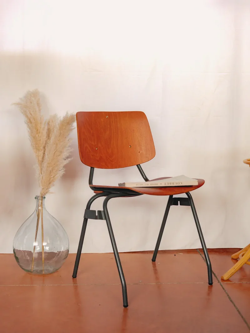 Alma, la paire de chaises en métal et bois N°1429