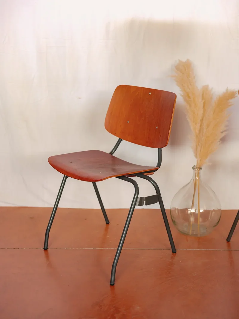 Alma, la paire de chaises en métal et bois N°1429