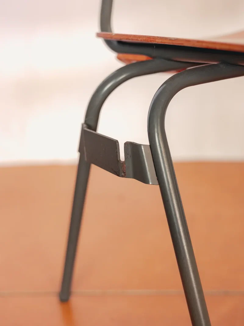 Alma, la paire de chaises en métal et bois N°1429