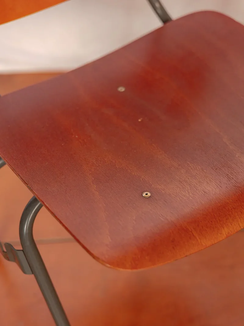 Alma, la paire de chaises en métal et bois N°1429