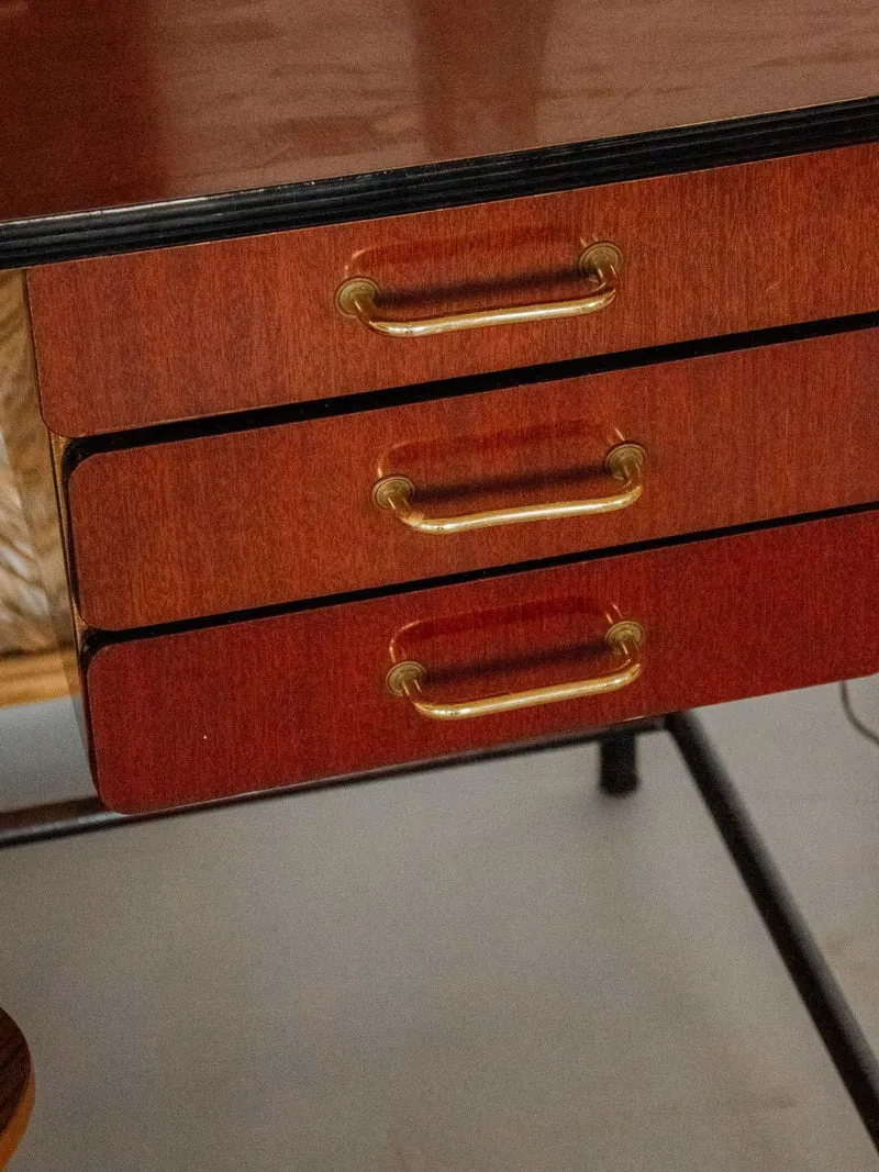 Yvan, le bureau en formica foncé et métal N°513