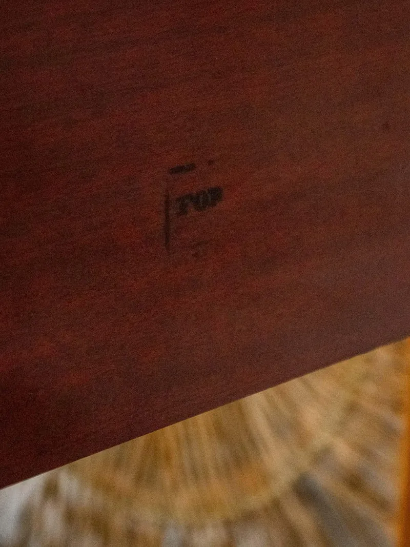 Yvan, le bureau en formica foncé et métal N°513