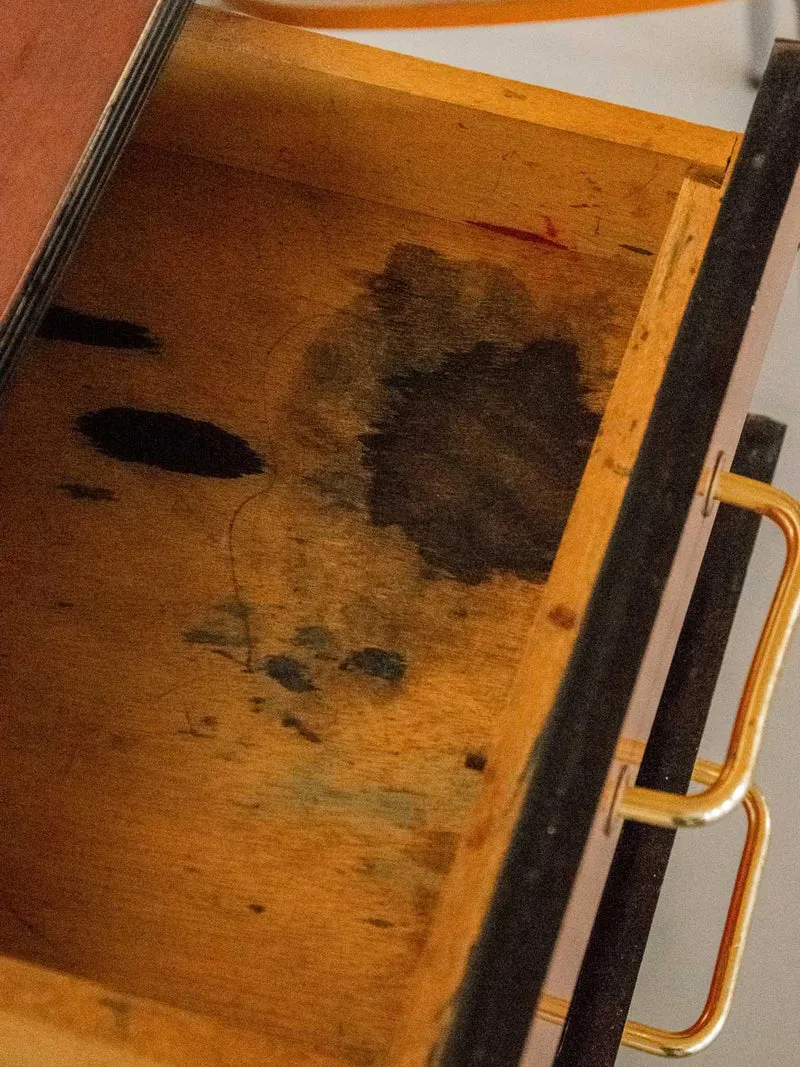 Yvan, le bureau en formica foncé et métal N°513