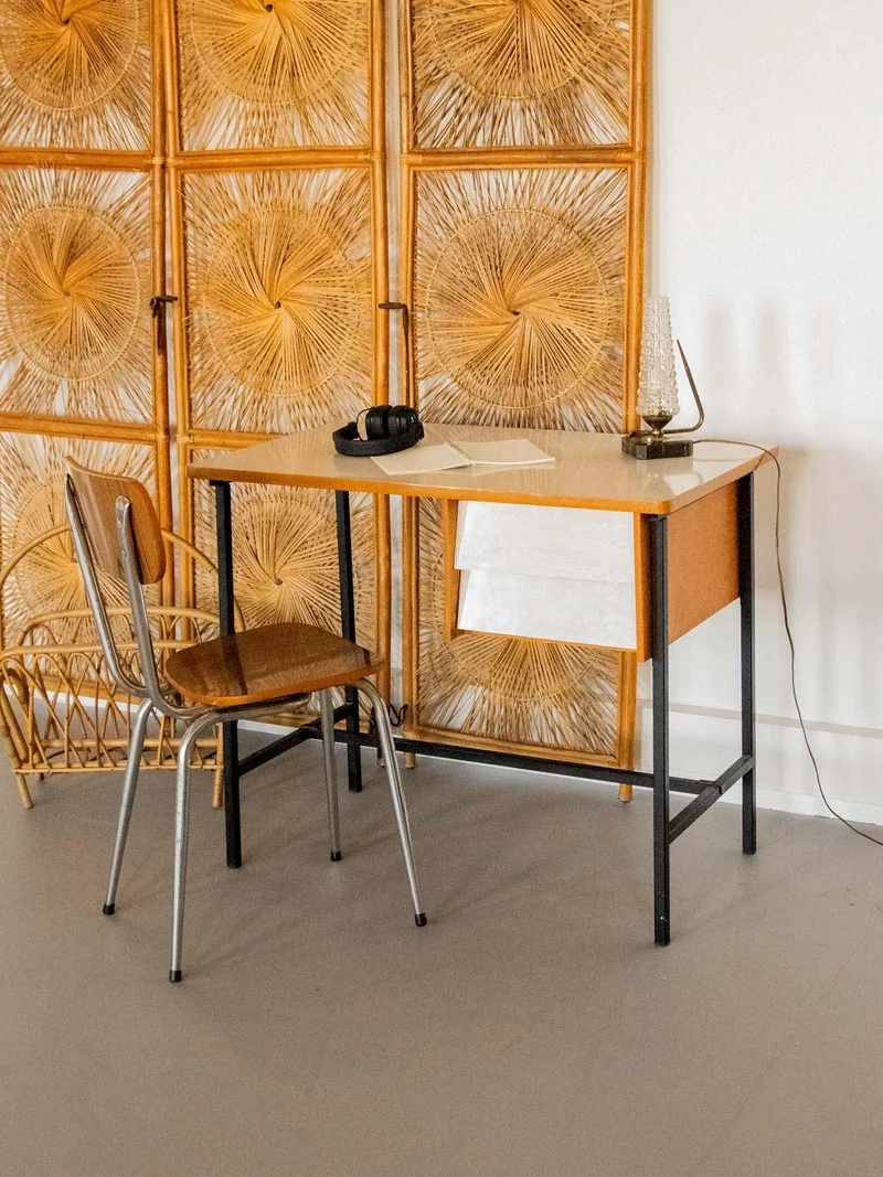 Yvan, le bureau en formica et métal noir N°512