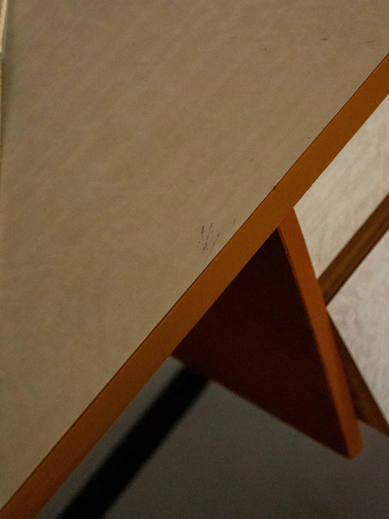 Yvan, le bureau en formica et métal noir N°512