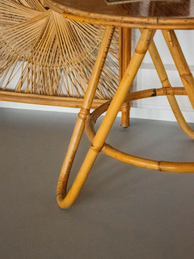 Léonie, la table basse en bois foncé et rotin N°834