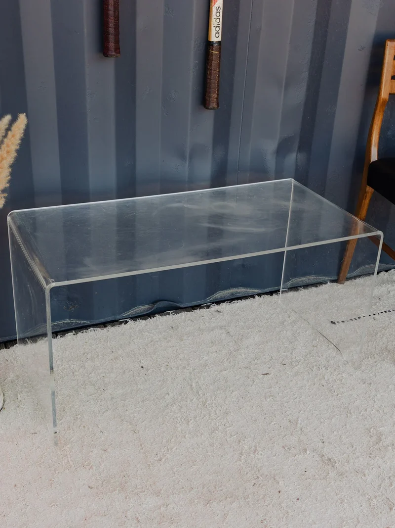 Donna, la table basse en plexiglass transparent N°949