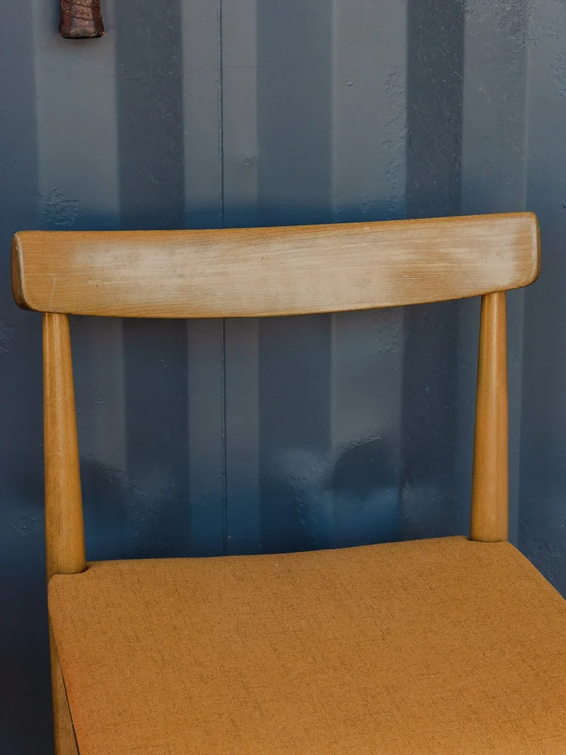 Alma, le lot de 5 chaises en bois et tissu beige N°1489