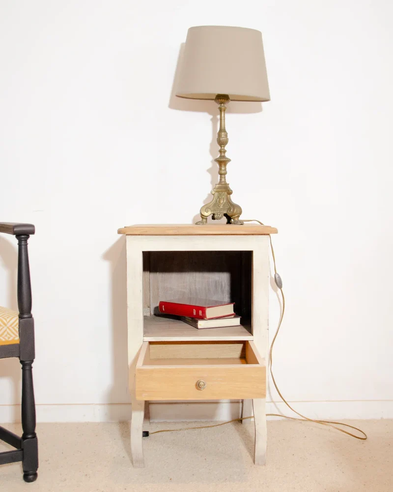 Odile, la table de chevet en chêne N°1312