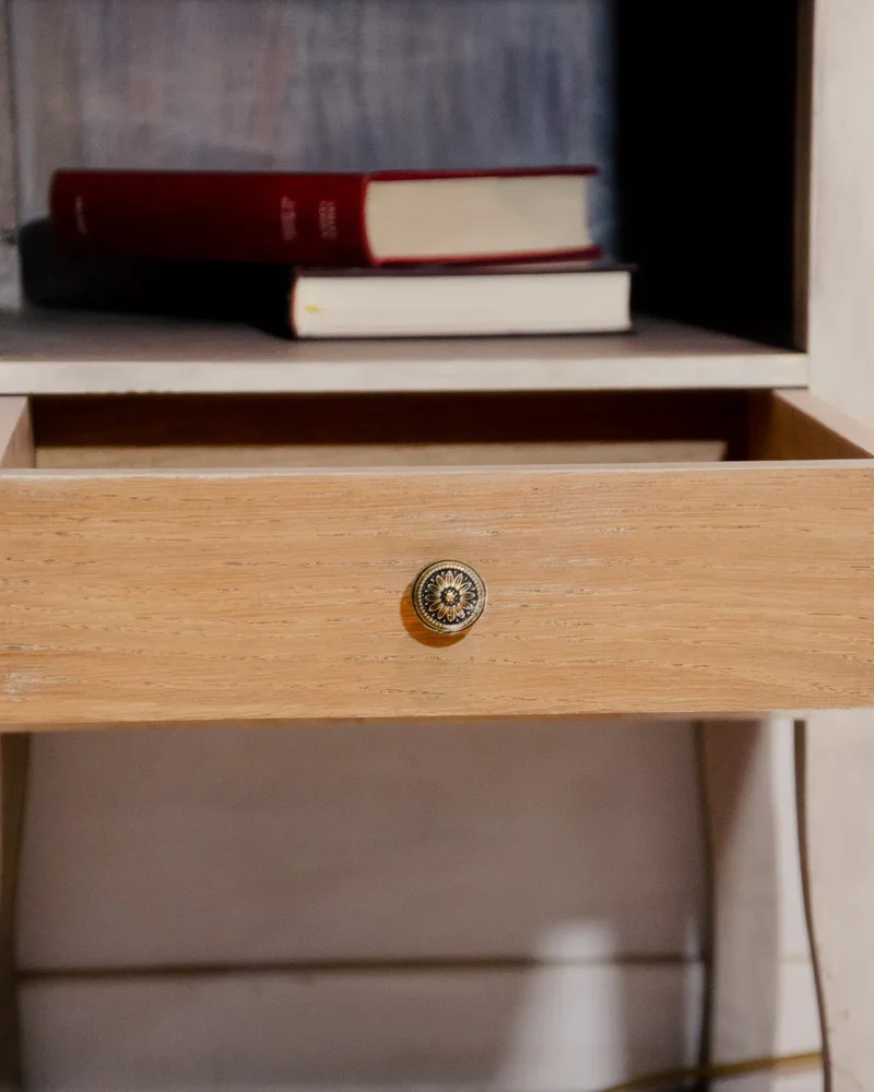 Odile, la table de chevet en chêne N°1312