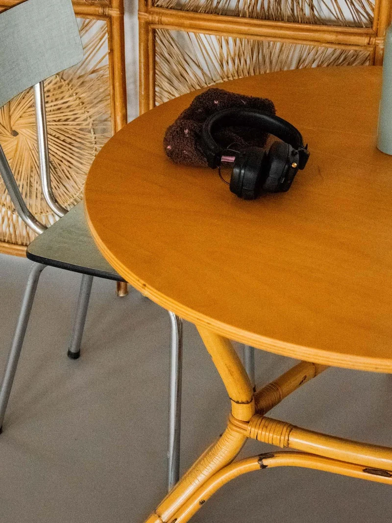 Romy, la table à manger en bois clair et bambou N°1280