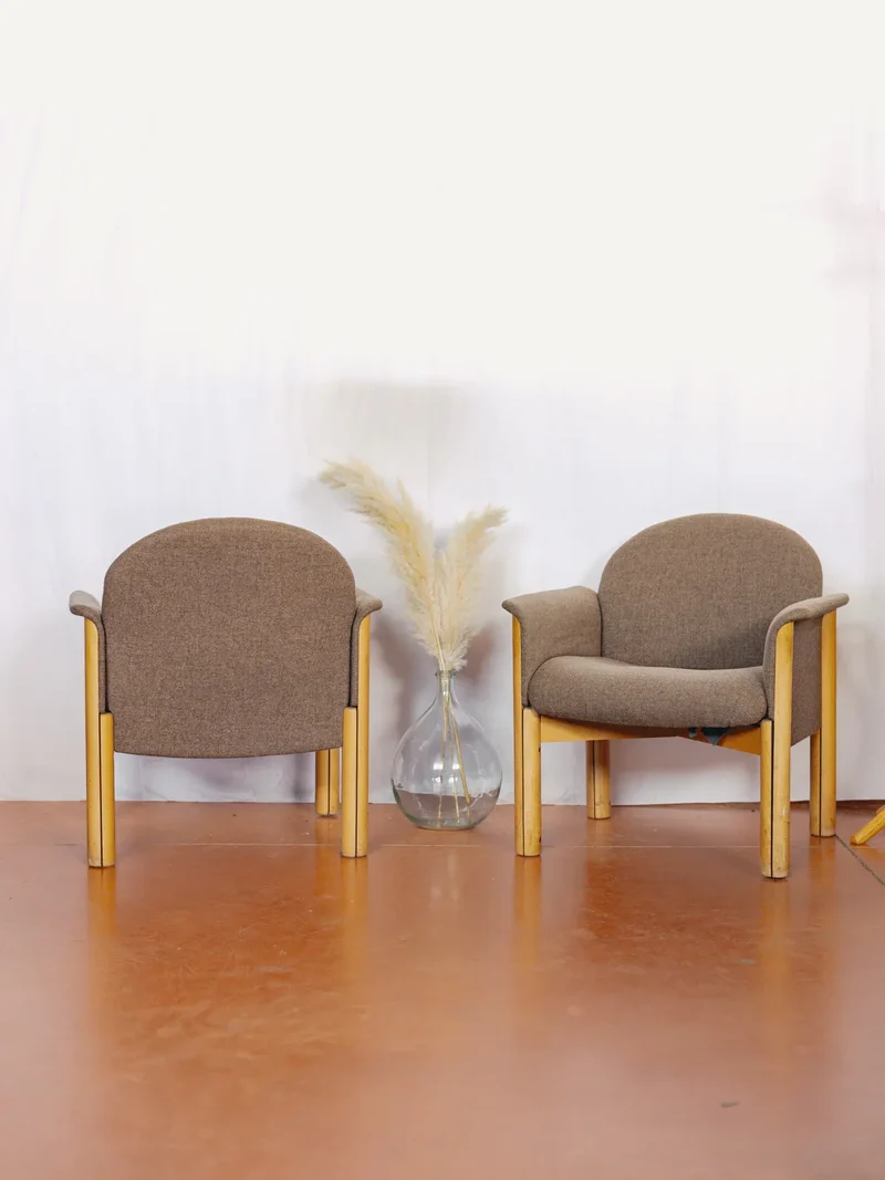 Jakob, la paire de fauteuils en tissu et bois N°949