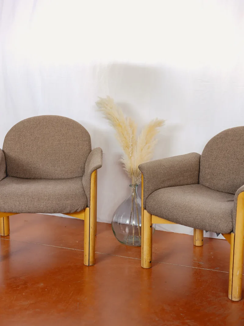 Jakob, la paire de fauteuils en tissu et bois N°949