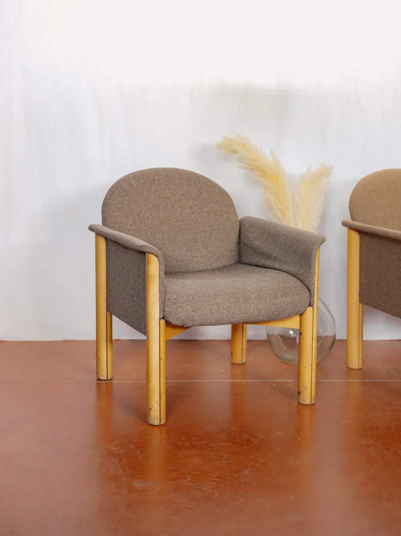 Jakob, la paire de fauteuils en tissu et bois N°949