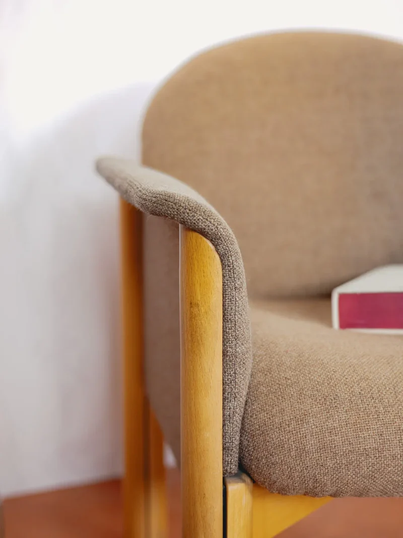 Jakob, la paire de fauteuils en tissu et bois N°949