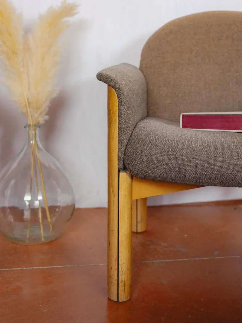 Jakob, la paire de fauteuils en tissu et bois N°949