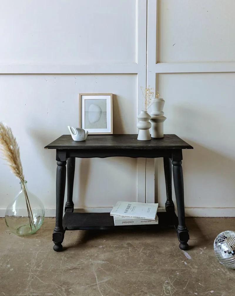 Francine, la table d'appoint noire en bois N°812