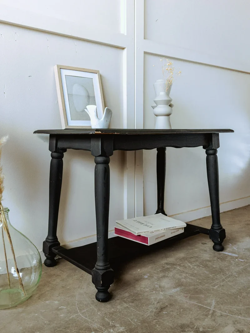 Francine, la table d'appoint noire en bois N°812