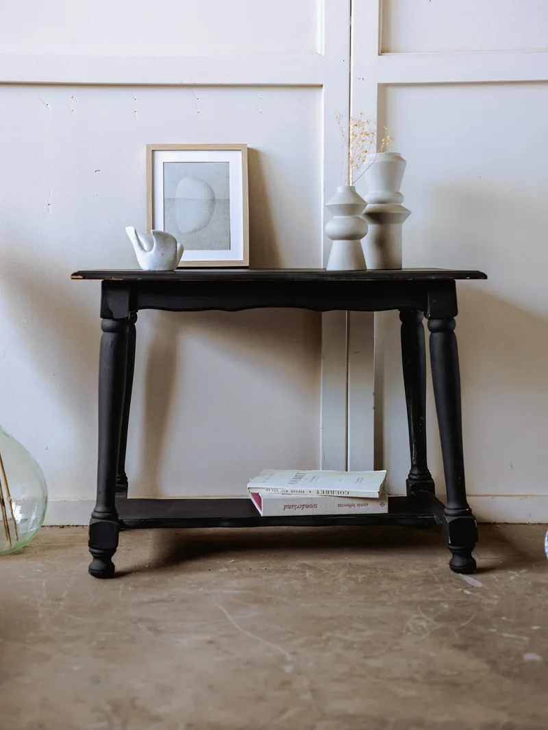 Francine, la table d'appoint noire en bois N°812
