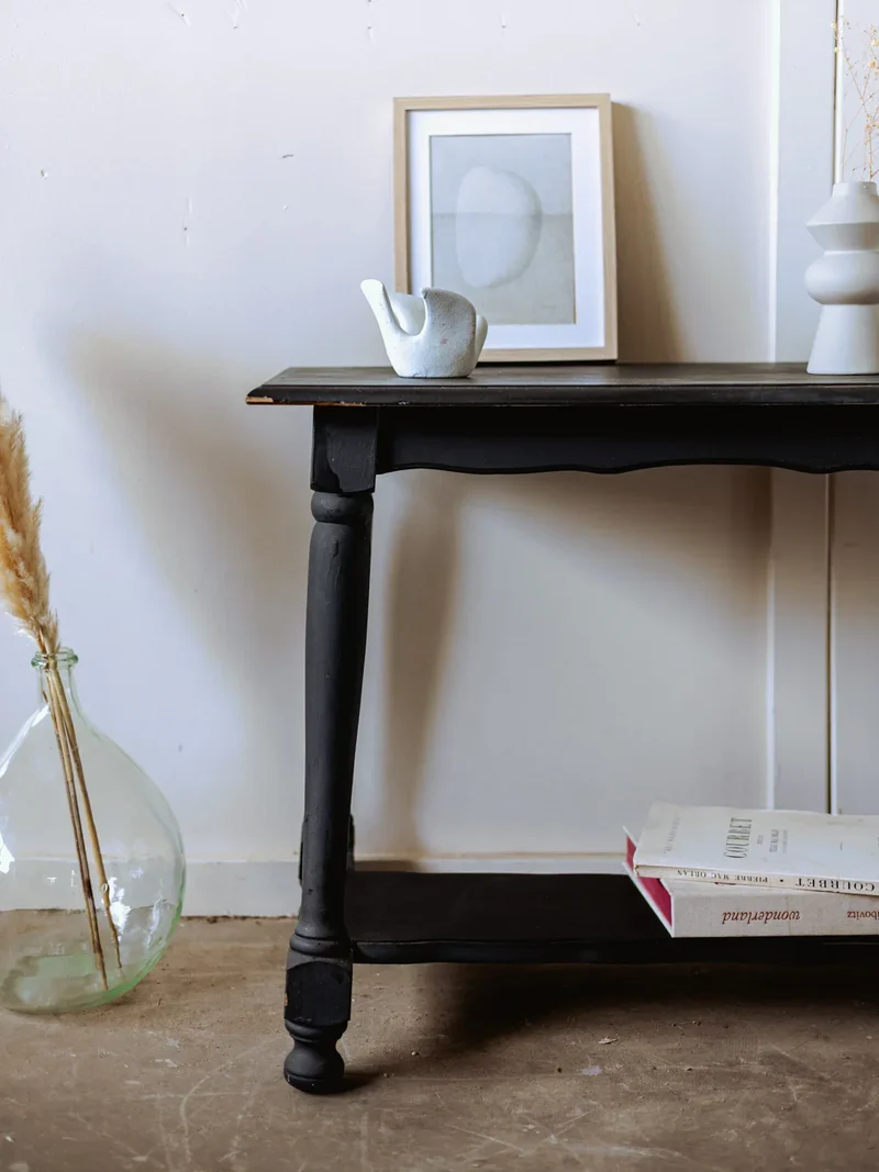 Francine, la table d'appoint noire en bois N°812