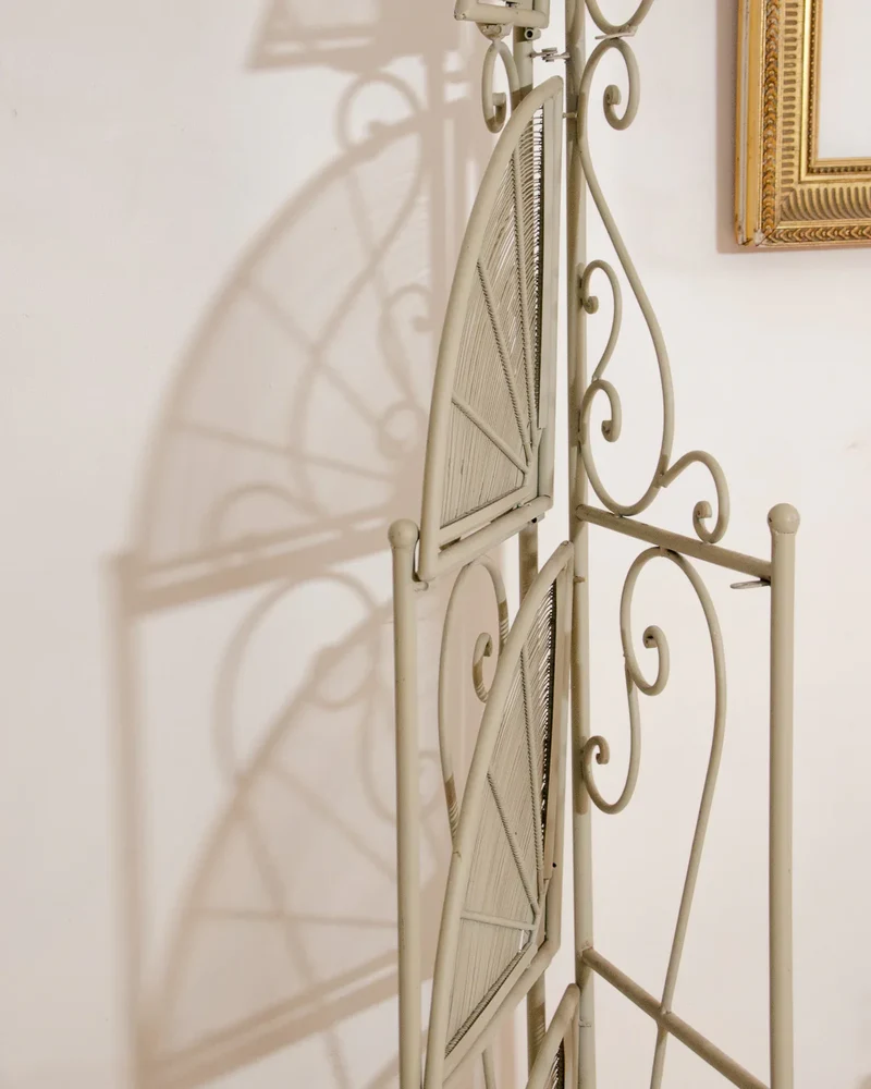 Gaëlle, l'étagère d'angle en métal N°850