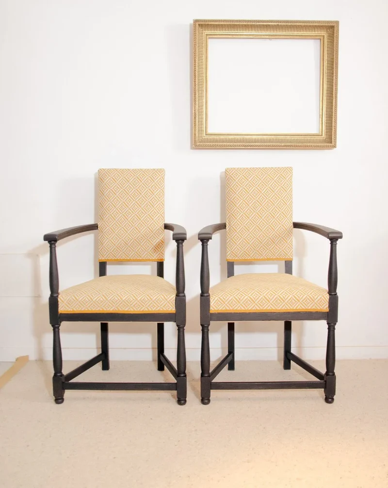 Ernest, la paire de fauteuil en bois N°912