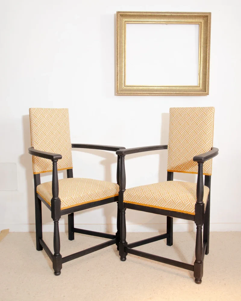 Ernest, la paire de fauteuil en bois N°912