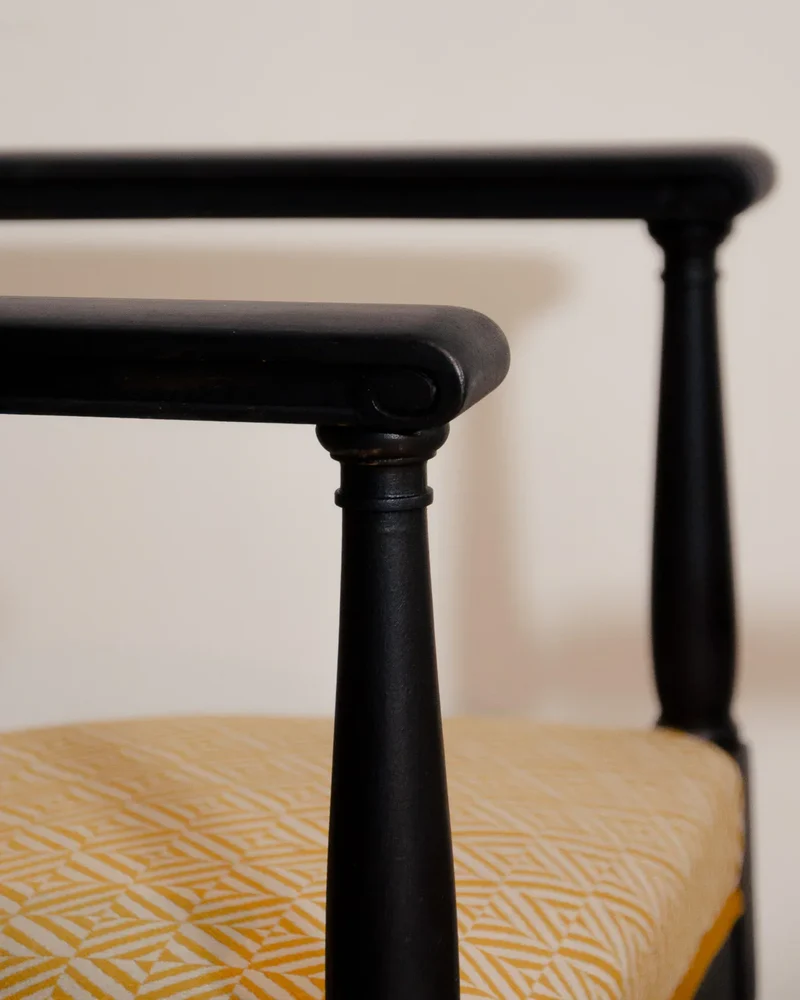 Ernest, la paire de fauteuil en bois N°912