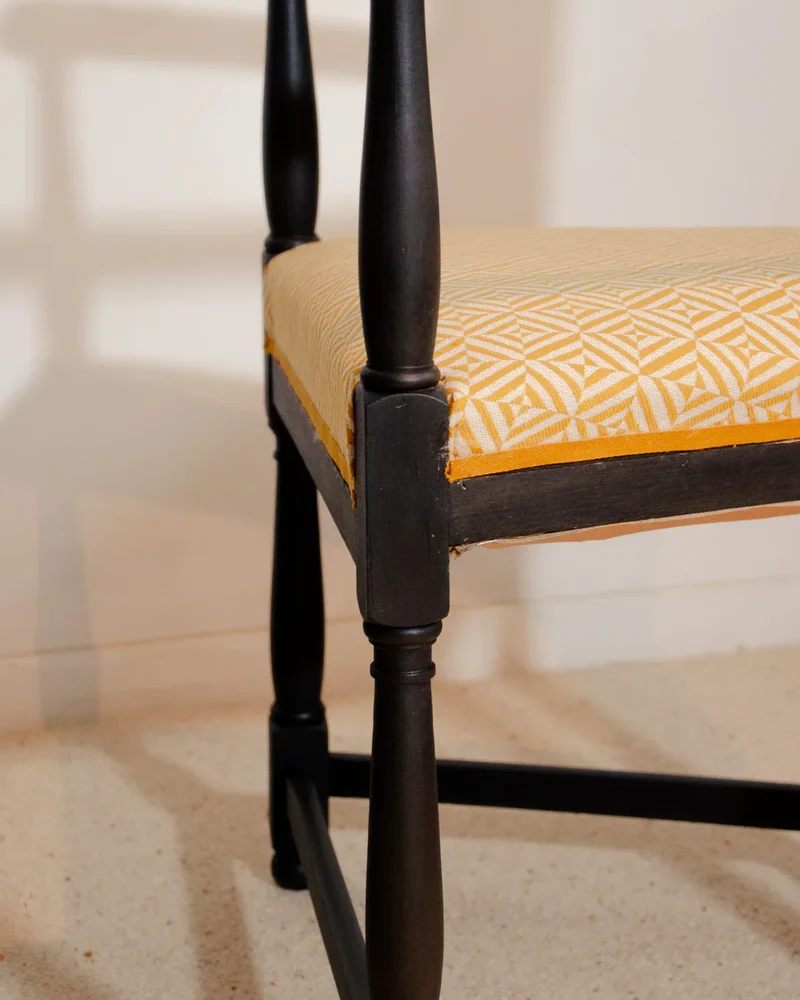 Ernest, la paire de fauteuil en bois N°912
