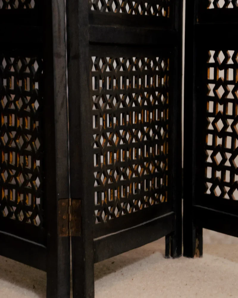 Félix, le paravent en bois exotique noir N°34