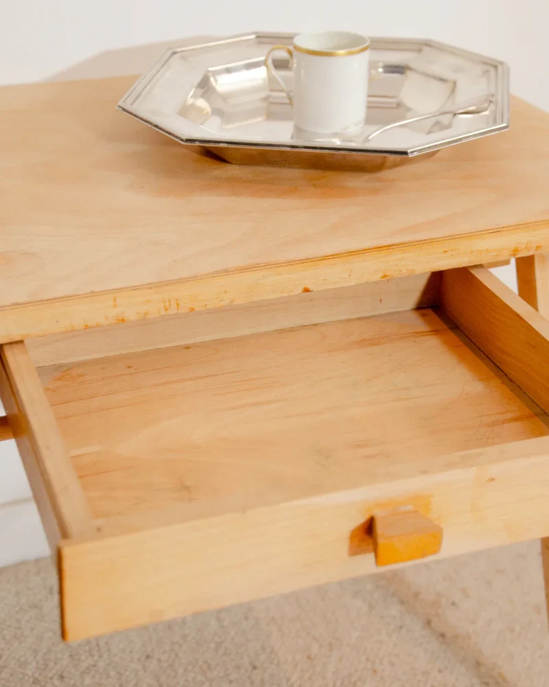 Francine, la table d'appoint en bois clair N°888