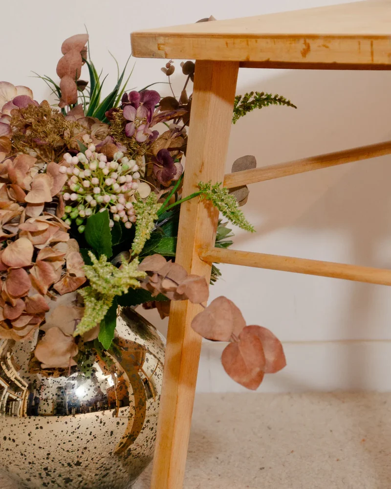 Francine, la table d'appoint en bois clair N°888
