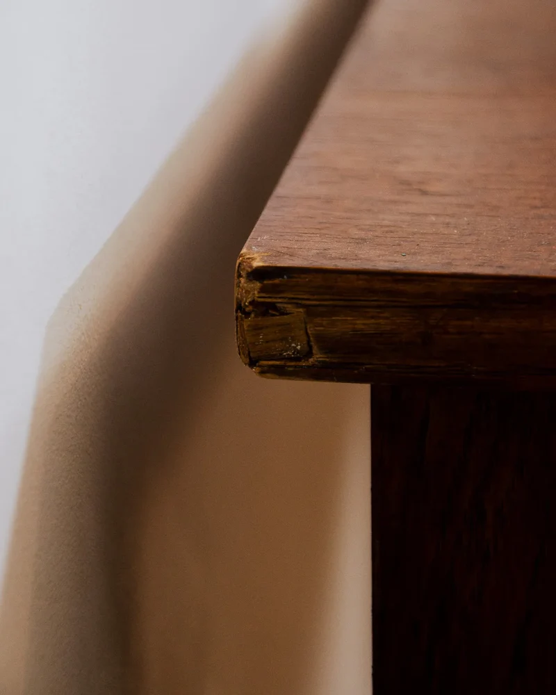 Francine, la table d'appoint en teck N°889