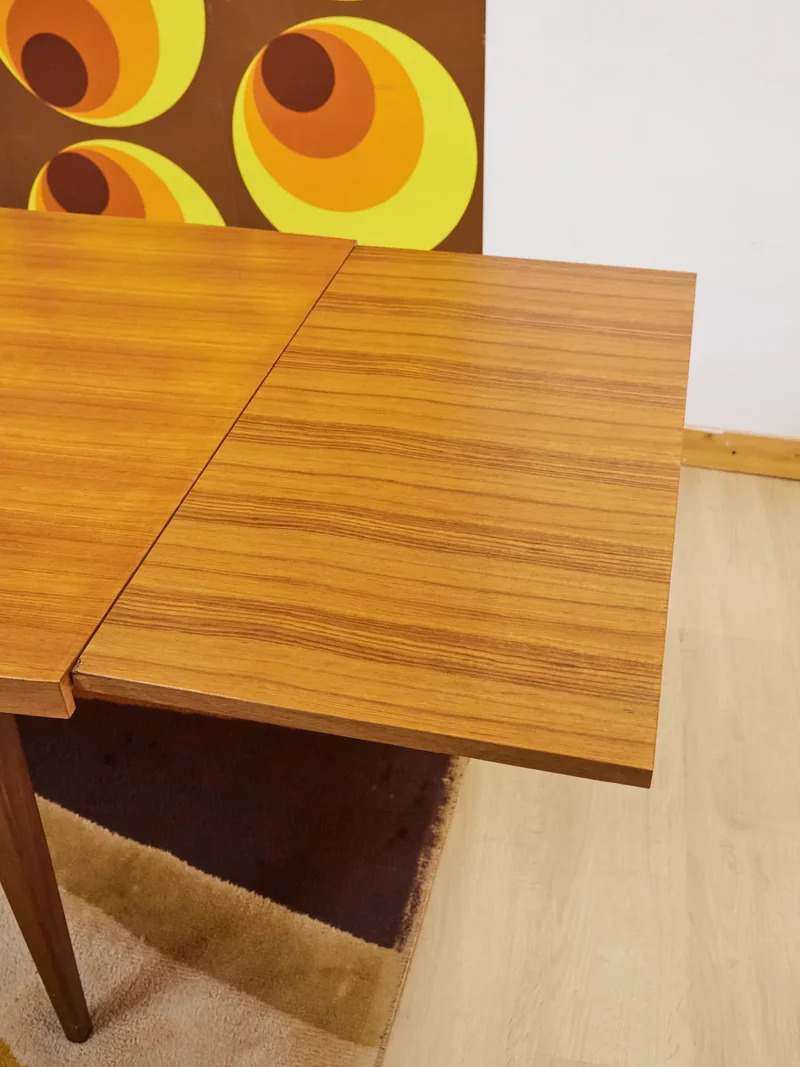 Karla, la table à manger scandinave en bois N°1124
