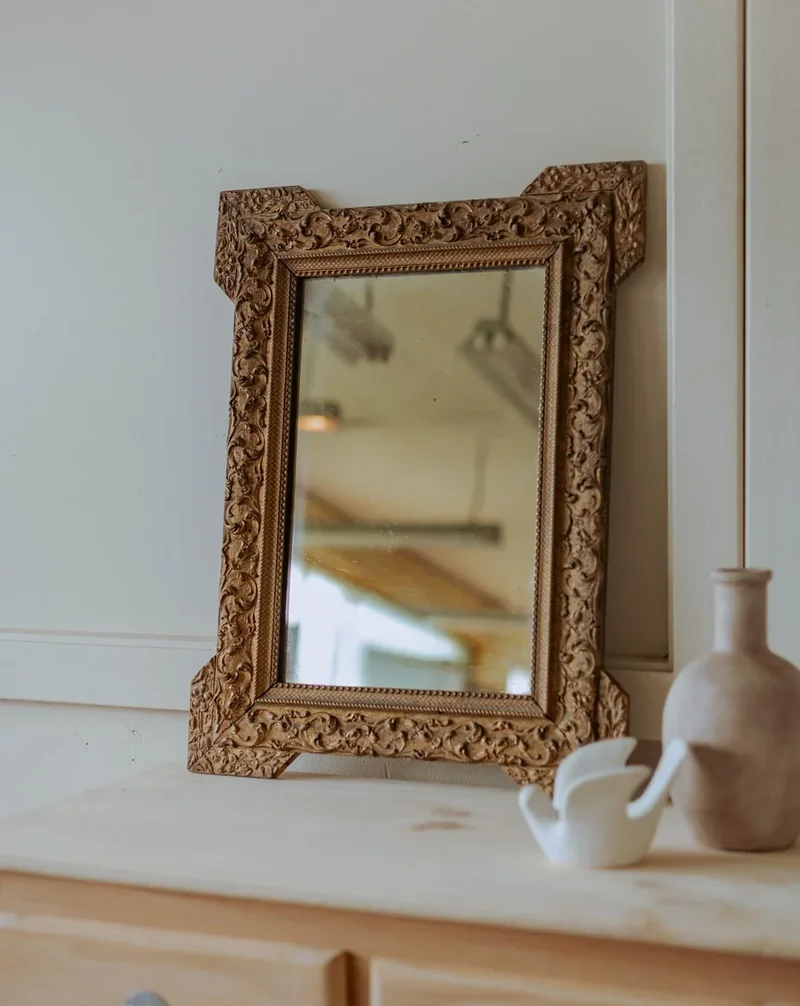 Georges, le miroir à moulures doré N°1094