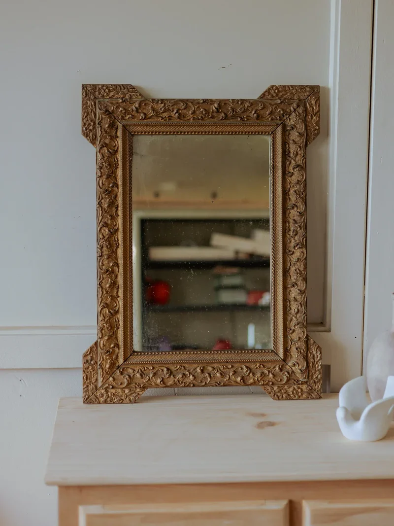 Georges, le miroir à moulures doré N°1094